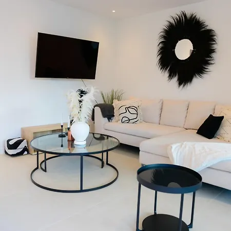 Apartment Beautiful West Facing 2-bedroom In The Prestigous Higueron West